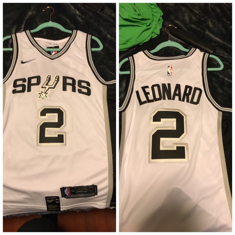 Kawhi Leonard men’s Medium San Antonio Jersey